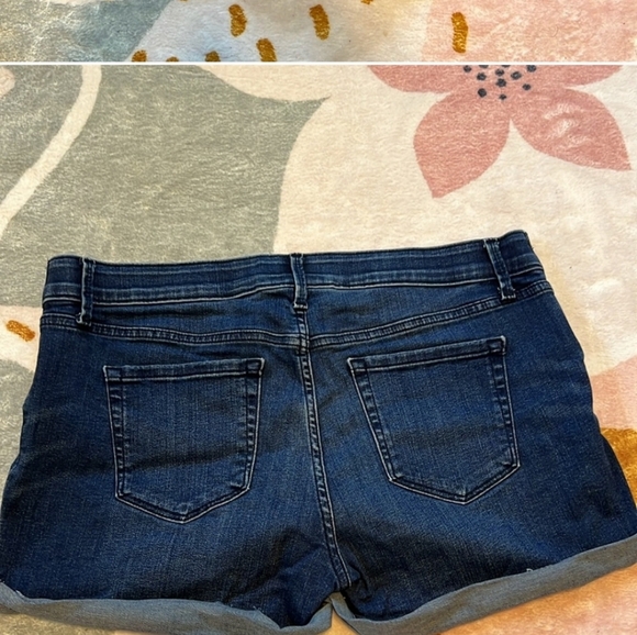 Maternity shorts - Picture 2 of 2